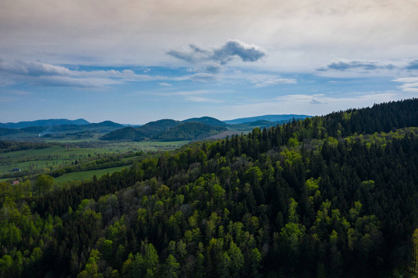 Вид з повітря на гори Сови, Польща, Нижня Сілезія. - Фото, зображення