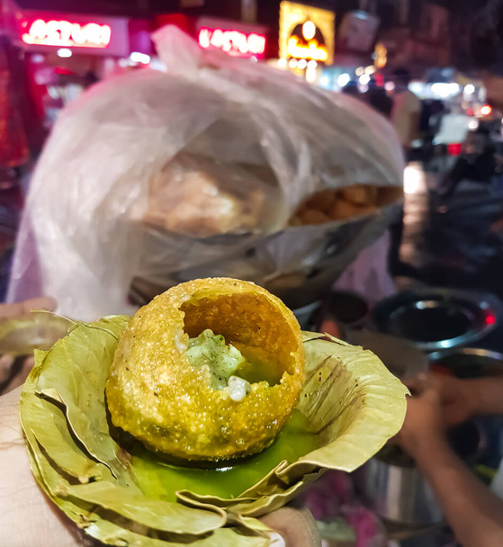 Panipuri, Hindistan 'ın ünlü sokak yemekleri. - Fotoğraf, Görsel