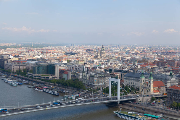 Budapest, Hungary - 6 May 2017: Budapest skyline and Elisabeth Bridge - Fotografie, Obrázek