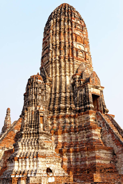 ユネスコ世界遺産に登録されているアユタヤのワット・チワタナラム寺院｜Ayuthaya, Thailand - 2020年1月21日 - 写真・画像