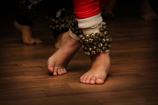 Piękny indyjski tradycyjny taniec - Zdjęcie, obraz
