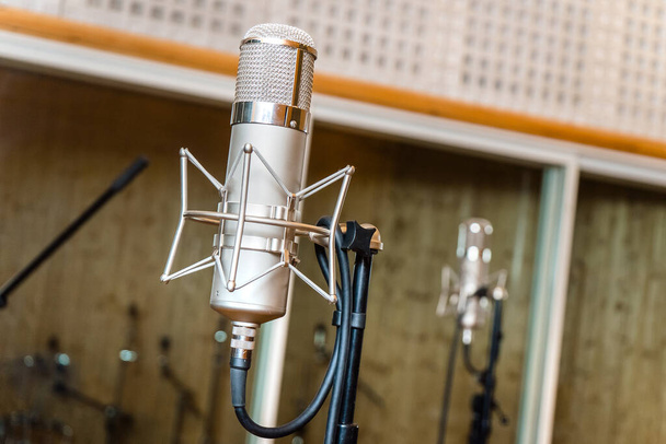 mikrofon v nahrávacím studiu - Fotografie, Obrázek