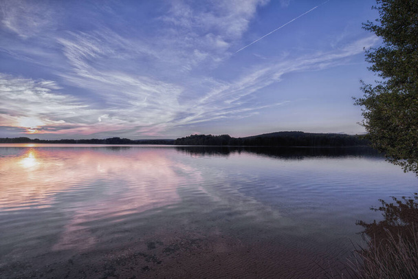 Paisaje en el lago Murner, Wackersdorf, Baviera - Foto, imagen