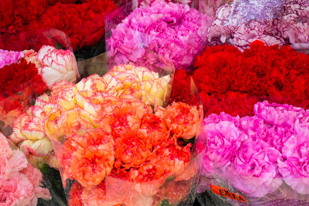Flowers at the flower market, Bouquet arrangement ideal for celebration like Mother's Day, Woman's Day, Valentine's Day, birthday - 写真・画像