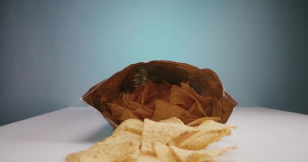 Snack déversé hors de l'emballage
 - Séquence, vidéo
