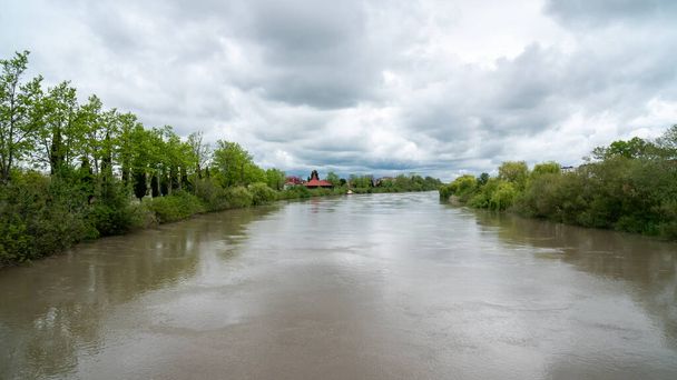 ジョージア州の風景、ポティの小さな町の川リオニ - 写真・画像