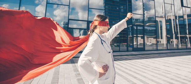 female doctor in a superhero Cape is rushing to a new challenge - Фото, зображення