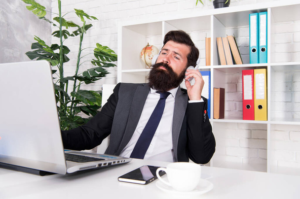 Online job that is flexible and easy. Bearded man run online business. Marketing manager work online in office. Digital marketing. Freelance online. New technology. Business communication. Video call - Photo, Image