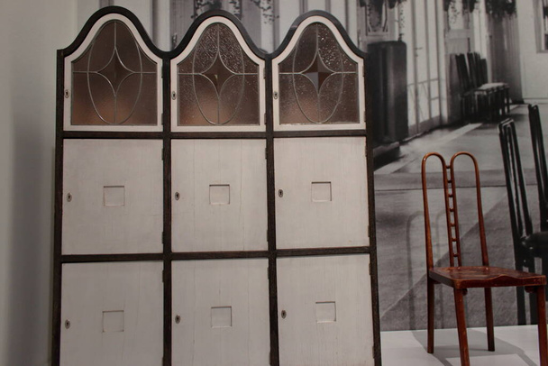 Example of Viennese Modernism: Furniture made in 1905 from Josef Hoffmann and Kolomon Moser. - Фото, зображення