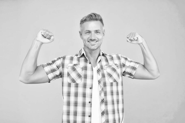 I can. Strong man blue background. Muscular man flex arms. Handsome man in casual style. Caucasian man show power. Fashion and style. Fitness and gym. Workout and training - Foto, immagini