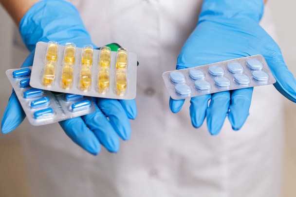 Female doctor in gloves holds pills for mens sexual health - Foto, Imagem