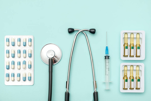 Flat lay of medical tools on colored background. Healthcare insurance concept. Table top view essential doctor's equipment - Foto, immagini