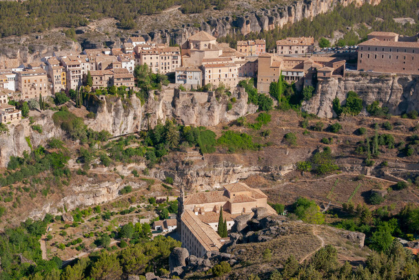 hermosas ciudades medievales en España, Cuenca
 - Foto, Imagen