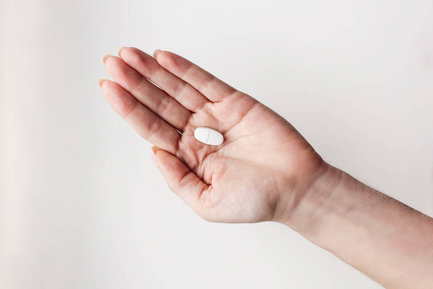 pills in the palm of your hand - Φωτογραφία, εικόνα