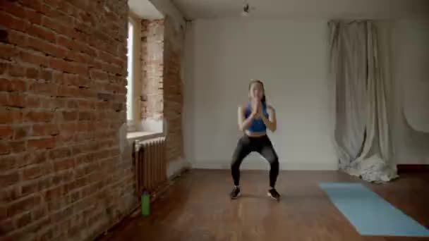 asian girl exercising legs in a room - 映像、動画