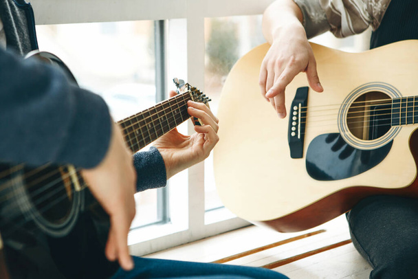 Aprender a tocar guitarra - Foto, Imagem
