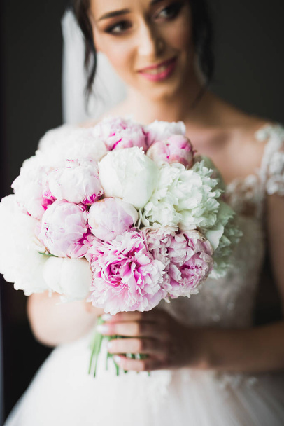 Bride holding big and beautiful wedding bouquet with flowers - Foto, imagen