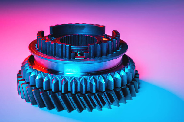 New metal gears spare parts for gearbox in two colors red and blue. Conceptual image of the mechanical elements of the transmission - Foto, immagini