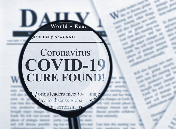 Titular de Covid-19 en periódico, fondo blanco
 - Foto, Imagen