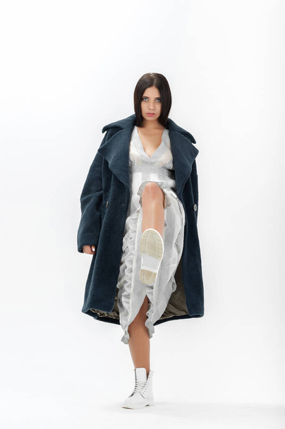 girl in a fur coat on a white background for a catalog - Foto, Imagem