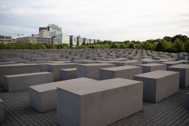 ヨーロッパのユダヤ人殺害記念碑は、ホロコーストのユダヤ人犠牲者へのベルリンの記念碑です。 - 写真・画像