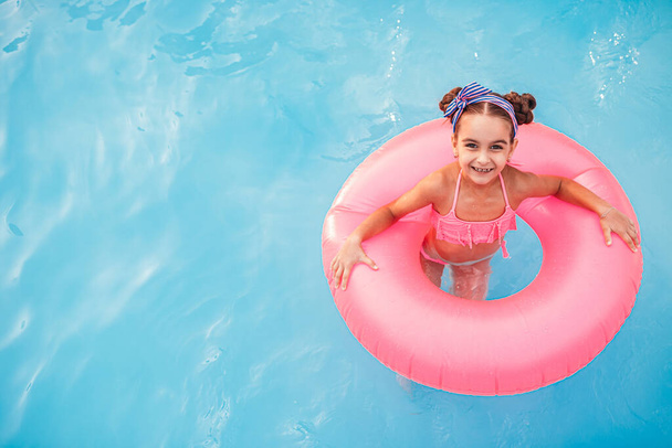 Happy girl swimming in pool - Photo, Image