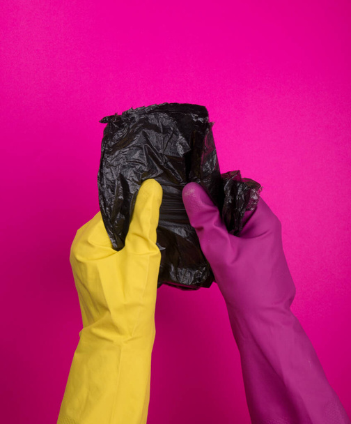  Musta roskakori, roskakori. Jätesäkki. yleinen tai säännöllinen siivous. Kaupallisen siivousyhtiön konsepti. desinfiointiaineet. Puhtaanapito
 - Valokuva, kuva