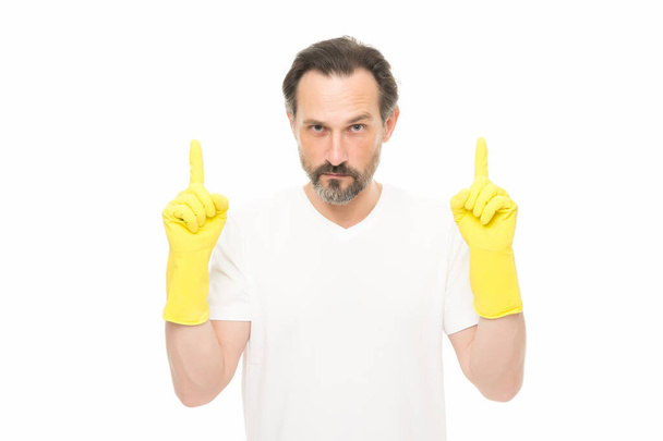 got an idea. He will cope with any task. mature man wear rubber gloves. man cleaning home. care your hands while washing dishes. hand skin protection. everyday routine with domestic duties - Valokuva, kuva