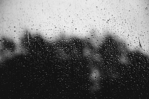 Капли дождя на стекло - Фото, изображение