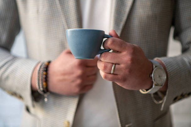 Business man with a coffee cup - Φωτογραφία, εικόνα