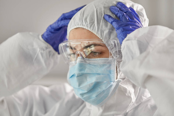doctor in protective wear, medical mask and gloves - Фото, изображение