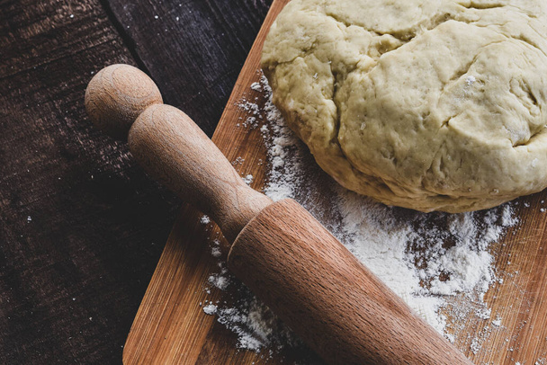 dough for making buns on the table - Fotó, kép