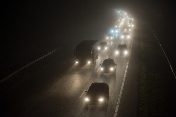 Convoy en la niebla
 - Foto, imagen