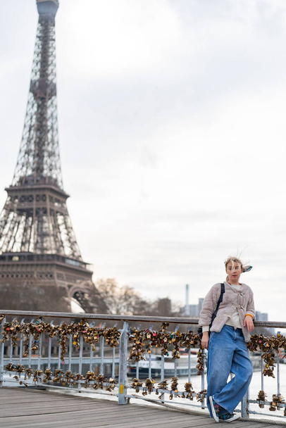young beautiful woman walks in Paris. The concept of a happy travel photo. - Fotoğraf, Görsel