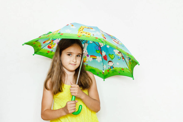 Girl under an umbrella, umbrella from the rain, walk, dress for a walk, summer, rainy season, spring and autumn, joy, family - Fotoğraf, Görsel