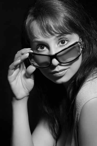 Looking woman in eyeglasses - Fotoğraf, Görsel