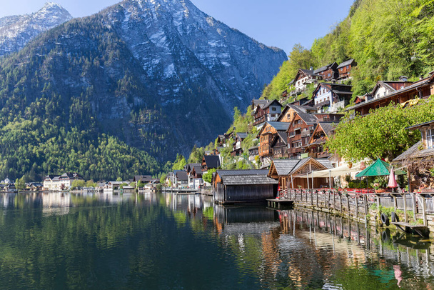 Διάσημο ορεινό χωριό Hallstatt και αλπικό τοπίο λίμνη πανόραμα, αυστριακές Άλπεις, Αυστρία. Ορόσημο με παραδοσιακά ξύλινα σπίτια. Ουνέσκο. Περιοχή Salzkammergut. Ταξιδιωτική και τουριστική έννοιαΦανταστική θέα στο χωριό Hallstatt και αλπική λίμνη, Αυστραλία - Φωτογραφία, εικόνα