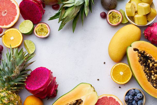 Healthy summer tropical exotic fruits  - Foto, immagini