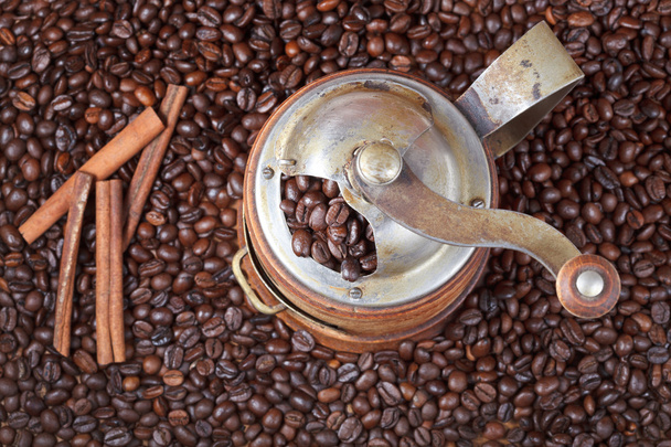 Ретро ручна кавоварка на смаженій квасолі
 - Фото, зображення