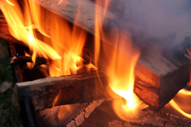 Forró tűzben égő rönkök - Fotó, kép