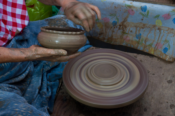 Artesanato de cerâmica na Tailândia
 - Foto, Imagem