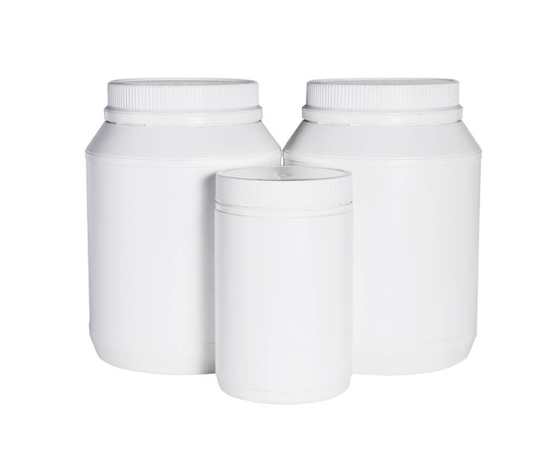 Tres recipientes de plástico para alimentos saludables sobre fondo blanco
 - Foto, imagen
