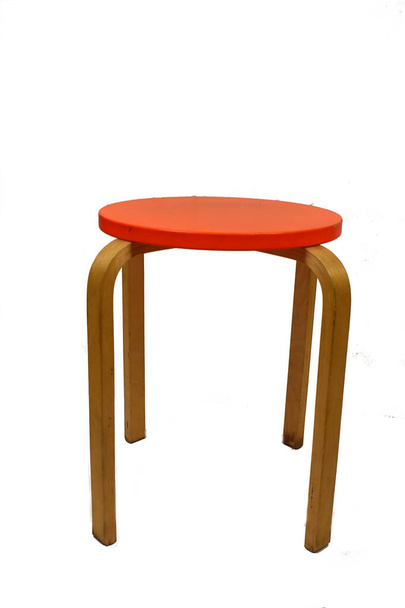 dřevěná stolička na bílém pozadí - Fotografie, Obrázek