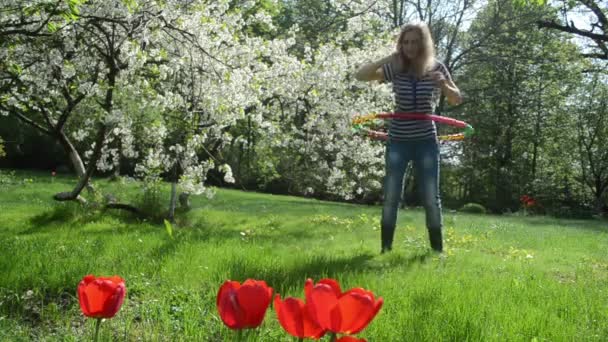 Woman spin hoop waist - Footage, Video