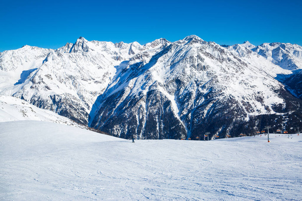 Ski resort slope, huge Alp mountains, covered with snow in Tirol, Austria.  - Foto, immagini