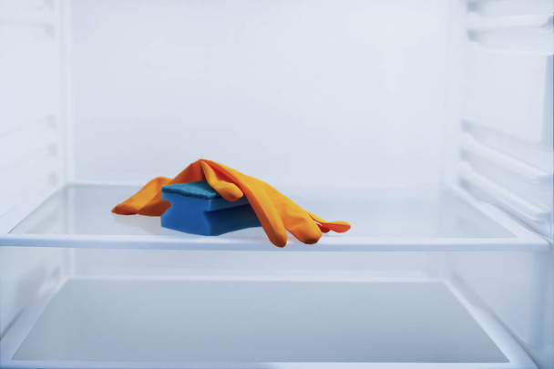 Kühlschrankregale leer gewaschen, Krise - Foto, Bild