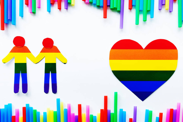 siluetit miesten ja LGBT sydän sateenkaaren taustalla
 - Valokuva, kuva