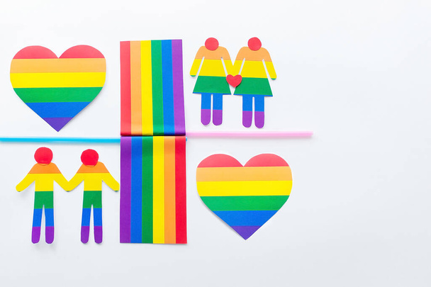símbolos e figuras feitas de papel LGBT em um fundo branco
 - Foto, Imagem