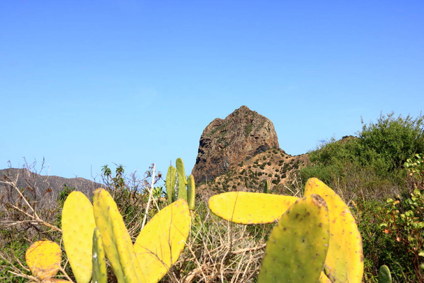 La Gomera - Roque El Cano nad miastem Vallehermoso - Zdjęcie, obraz