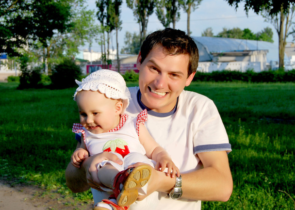 Bebé y padre
 - Foto, Imagen